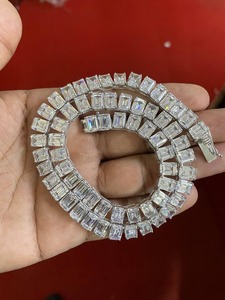 Collier chaîne en moissanite diamantée, best-seller, bijoux luxueux et étincelants pour mariage, anniversaire et cadeaux, en vente - Product Image 4