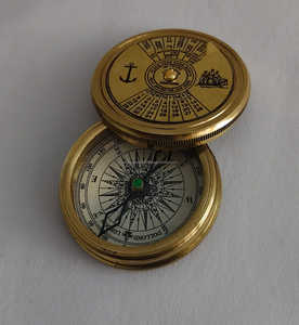 Brújula de Latón Macizo con Tapa de Calendario Perpetuo, Brújula de Bolsillo Náutica Vintage para Navegación Marítima - Product Image 2