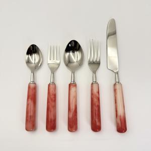 Ensemble d'ustensiles en acier inoxydable - Fournitures en gros d'Inde pour hôtels et mariages, comprenant cuillère, fourchette, couteau avec manche en résine - Product Image 3