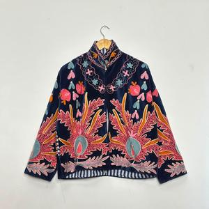 Chaqueta de Terciopelo Azul Marino Hecha a Mano para Mujer, Bordado Floral Colorido, Estilo Bohemio Vintage, Ropa de Abrigo para Otoño e Invierno, Venta al Por Mayor - Product Image 1
