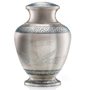 Urnas de cremación de latón decorativas con hermoso diseño Urnas funerarias para cenizas humanas Urnas masculinas y femeninas de entierro a bajo precio - Product Image 5