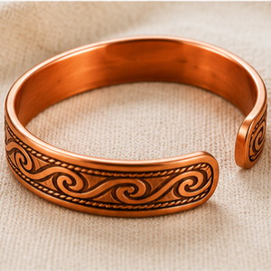 Brazalete Abierto de Cobre Puro con Grabado de Olas Oceánicas, Joyería Metálica Exquisita con Patrón de Ondas en Relieve - Product Image 2