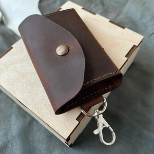 Porte-clés en cuir véritable compact et robuste avec protection et crochets métalliques durables – Étui à clés et portefeuille - Product Image 3
