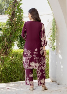 Kurta en coton pur pour femmes avec motifs ethniques imprimés et travail de broderie régulier, accompagné de pantalon - Product Image 2