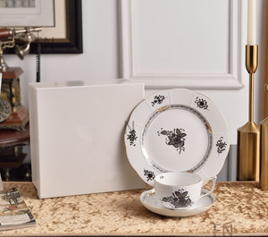 Juego de Platos de Porcelana China de 3 Piezas, Diseño Europeo Ecológico de Lujo con Patrón Verde, para Té de la Tarde y Postre en Casa - Product Image 3