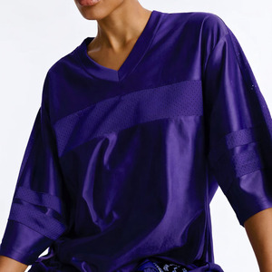 Maillot de football américain en maille personnalisable violet, col en V, coupe ajustée, uniforme de football, commande en gros OEM - Product Image 6