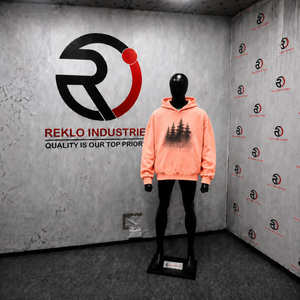 Sudadera con Capucha Extra Grande Personalizada Color Durazno con Gráfico de Árbol del Bosque Negro, Estilo Vintage Desgastado, Sudadera Informal para Hombre y Mujer - Product Image 3