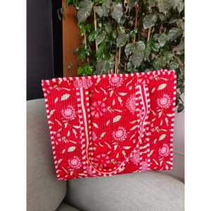 Bolsa de Mano Promocional Red Blossom con Diseño Floral Único - Product Image 2