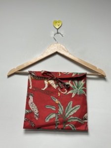 Conjunto de Pijama de Algodón Ecológico con Estampado de Animales de la Selva |   Conjunto de Pijama Rojo Safari de Verano |   Conjunto de Camisa y Pantalones Cómodos con Botones - Product Image 5