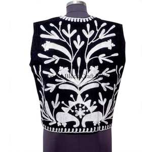 Chaleco sin mangas estilo floral vintage para mujer, chaleco corto con bordado floral único, relleno de algodón, ideal para regalo. - Product Image 4