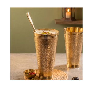 Verre à lassi en laiton gravé à la main, design élégant, taille personnalisée, verre décoratif pour mariage, cadeau pour invités - Product Image 1