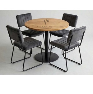 Ensemble de salle à manger moderne en bois massif réglable avec table élégante et chaises confortables pour usage hôtelier - Product Image 1