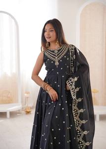Ensemble Kurta traditionnel indien pakistanais pour femmes, noir, longueur cheville, avec dupatta brodée, coupe classique, vêtements ethniques - Product Image 4