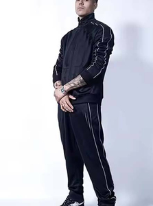 Conjunto Deportivo Vintage de Nailon para Hombre, Chaqueta Cortavientos con Cierre y Pantalones Cortos - Product Image 5