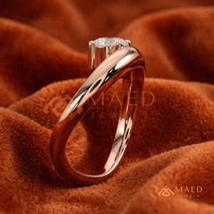 Anillo Ovalado de Oro Rosa con Diseño de Ola de Atardecer – Anillo Contemporáneo de Oro Rosa con Diseño Fluido Romántico – Corte Ovalado Solitario - Product Image 2