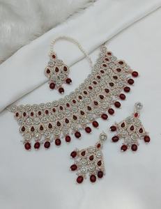 Parure de bijoux de mariée exquise en alliage plaqué or rose, avec collier ras-du-cou, boucles d'oreilles et Maang Tikka ornés de zircons et de pierres multiples, pour mariage et soirée - Product Image 6