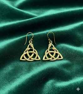 Boucles d'oreilles créoles en alliage d'or pour femmes, tendance, pour fêtes, bijoux minimalistes et audacieux, prix d'usine du fabricant indien - Product Image 1