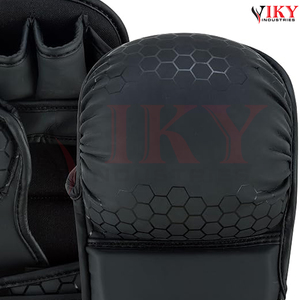 ถุงมือ MMA สำหรับฝึกซ้อมศิลปะการต่อสู้ วัสดุหนัง PU ครึ่งนิ้ว สีดำ ลายพิมพ์ดีไซน์แบบมีเท็กซ์เจอร์  ผู้ผลิตคุณภาพดี สินค้ามาใหม่ - Product Image 5
