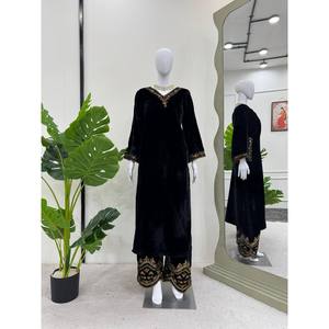 Ensemble haut-bas et dupatta pour soirée, taille XL, avec travail de broderie et de sequins pour un look élégant - Product Image 3