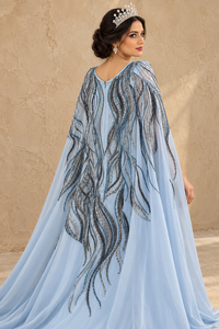 Caftan algérien Mishkat Couture vert olive en velours prune, orné de broderies de feuilles d'or, col en V élégant, manches longues, ceinture ornée de bijoux - Product Image 4