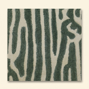 Alfombra de Lana Verde Bosque con Borde Geométrico en Capas Color Marfil, Antideslizante, Ecológica, Hecha a Mano, para Sala de Estar u Hotel - Product Image 4