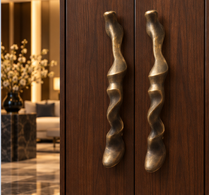Tirador de Puerta Contorneado con Acabado Bronce Antiguo, Manija Larga Texturizada para Gabinetes, Herraje Decorativo para Muebles de Interiores de Lujo - Product Image 2