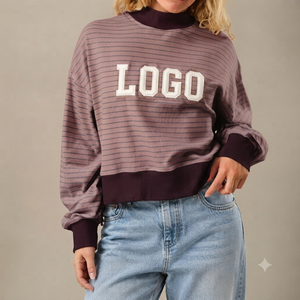 เสื้อสเวตเชิ้ตคอกลมลายทางโอเวอร์ไซส์สำหรับผู้หญิง พร้อมโลโก้ปักด้านหน้า ทรงไหล่ตก ผ้าถักผสมคอตตอน สไตล์ลำลองสำหรับฤดูใบไม้ร่วง - Product Image 1