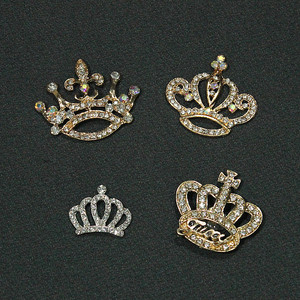 Ciondoli di Lusso in Metallo Bling di Design per Custodie Telefono Accessori Decorativi Fai da Te Ciondoli Personalizzati di Marca in Metallo con Strass - Product Image 5