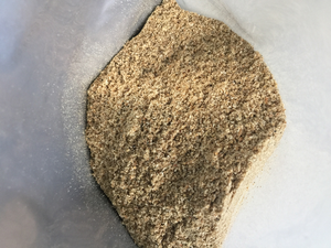 เกล็ดเนื้อมะพร้าวสีดำเข้ม ขี้มะพร้าวสีน้ำตาล ชิ้นมะพร้าวไร้ไขมัน อาหารสัตว์ปศุสัตว์ อาหารปลา 40 กก. บรรจุถุง PP เวียดนาม - Product Image 5