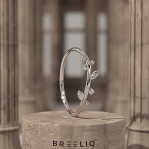 Anillo de Oro Sólido de 14K Inspirado en la Naturaleza con Diamantes Cultivados en Laboratorio en Forma de Marquesa y Redondos, Diseño Delicado de Rama de Hoja - Product Image 1