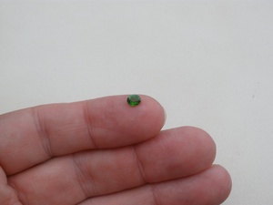 Diopsido cromado verde ovalado facetado suelto de 5x3mm - Product Image 5