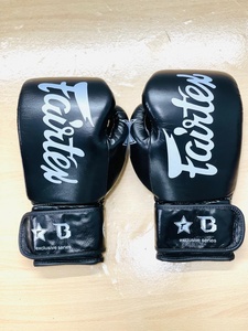 Gants de boxe professionnels Fairtex OEM sur mesure, haut de gamme, blancs et noirs, pour adultes, très demandés, pour l'entraînement. - Product Image 1