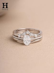 Anillo de compromiso vintage con diamante ovalado cultivado en laboratorio, conjunto de anillos solitarios de oro amarillo de 14K, corona de tiara curvada de 3 piezas con pavé, conjunto nupcial apilable. - Product Image 1