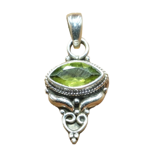 จี้เงินแท้ 925 ประดับพลอยเพอริดอทสีเขียวธรรมชาติทรงมาร์คีส์ ดีไซน์วินเทจ - Product Image 1