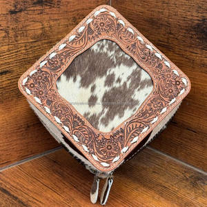 Boîte à bijoux de voyage en cuir usiné à la main Boîte à bijoux en cuir de vachette véritable Organisateur de rangement facile Étui de mode pour femmes - Product Image 3