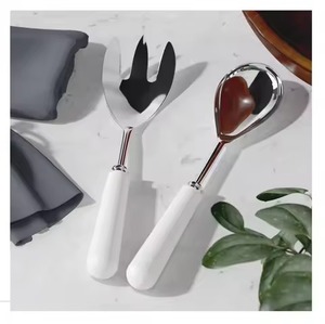 Juego de Servidores de Ensalada de Metal de Diseño Clásico, Cuchara y Tenedor para Servir Ensalada de Acero Inoxidable, para Uso en la Cocina y la Mesa del Comedor - Product Image 3