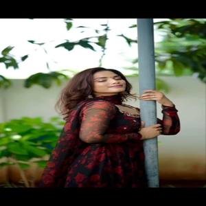 Robe en mousseline brodée VASTRA COTTAGE avec dupatta imprimé, entièrement doublée, coupe évasée, tenue élégante pour fêtes et occasions festives - Product Image 4