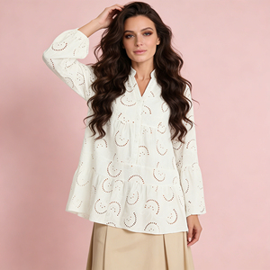 Robe tunique décontractée beige en crochet pour femme, personnalisable, à manches évasées, coupe ample, avec détail illusion naturelle, idéale pour la plage - Product Image 1