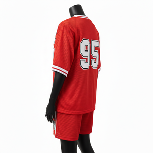 Conjunto de pantalón corto de malla de poliéster de secado rápido de alta calidad, 220 GSM, con panel de rayas rojas y blancas, corte holgado, logotipo con impresión por transferencia térmica. - Product Image 2