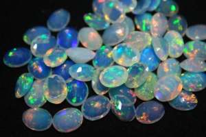 Piedra preciosa de ópalo etíope facetado de 8*10 mm, forma ovalada, cabujón, calidad súper fina para suministro de joyería. - Product Image 2
