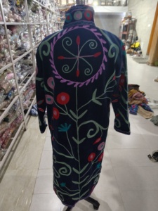 Veste longue en velours noir tissé brodé à motif floral, ouverte sur le devant, pour femme, style vintage décontracté, doublure en lin, cadeau idéal pour l'hiver - Product Image 6
