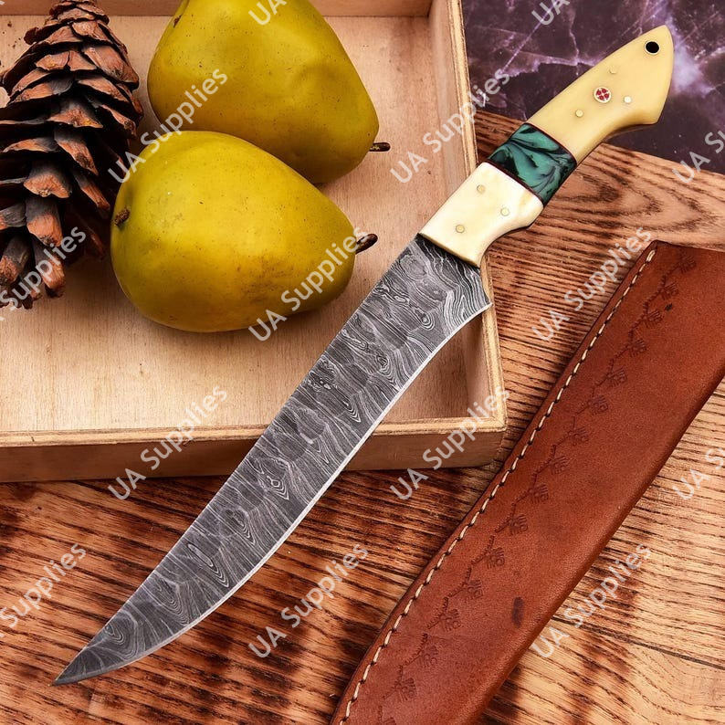 Acier de Damas et os de chameau, résine