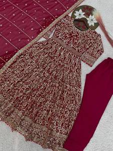 Vestido de diseñador con bordado pesado y lentejuelas, de encaje listo para usar, de georgette sintético con efecto floral, con falda y dupatta, conjunto listo para llevar. - Product Image 5
