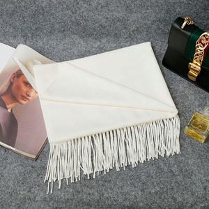 Nuevo diseño Cachemira Argyle Bows Bufanda Suave Sensación Suave Bufanda de invierno de alta calidad para mujer - Product Image 3