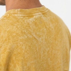 เสื้อยืดผู้ชายสีเหลือง Mineral Wash ผ้าฝ้ายนุ่ม สวมใส่สบาย สไตล์ลำลองสำหรับฤดูร้อน วินเทจ สั่งทำได้ รับผลิตแบรนด์ส่วนตัว ขายส่ง - Product Image 3