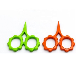 Ciseaux à broder miniatures colorés avec poignée fleurie et grand anneau, ensemble de ciseaux de couture, outils de broderie de précision colorés - Product Image 3