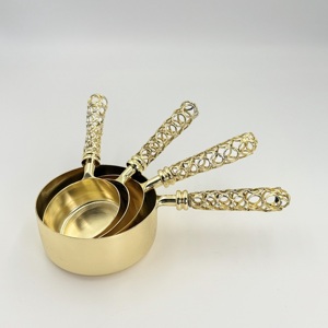Nuevo Producto Listo para Enviar: Taza Medidora de Acero Inoxidable Dorada con Asa de Alambre de Hierro, Herramientas para Hornear, Utensilios de Medición en India - Product Image 1