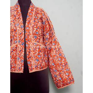Vestes sur mesure en coton couleur pêche, brodées au kantha, fabriquées à partir de tissu imprimé floral à 100 %, avec boutons recouverts décoratifs. - Product Image 3