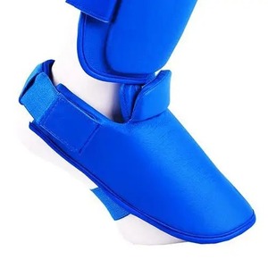 Espinilleras Premium para Artes Marciales Mixtas (MMA) y Kickboxing, Personalizables con Protección Elástica para el Pie - Product Image 3