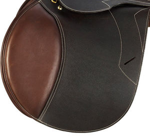 Selle de saut en cuir anglais légère, confortable et durable avec arceau en bois et quincaillerie en laiton nickelé - Product Image 2
